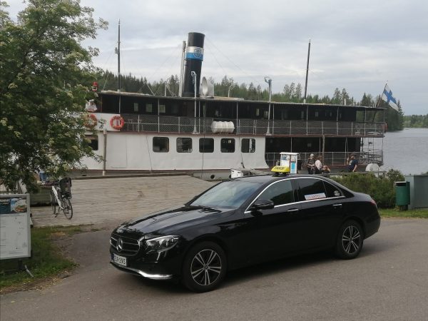 Taksi Virrat Mercedes laivarannassa 2022